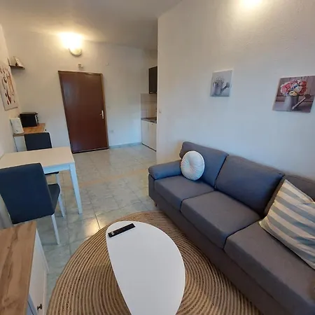 Apartman Apartino *